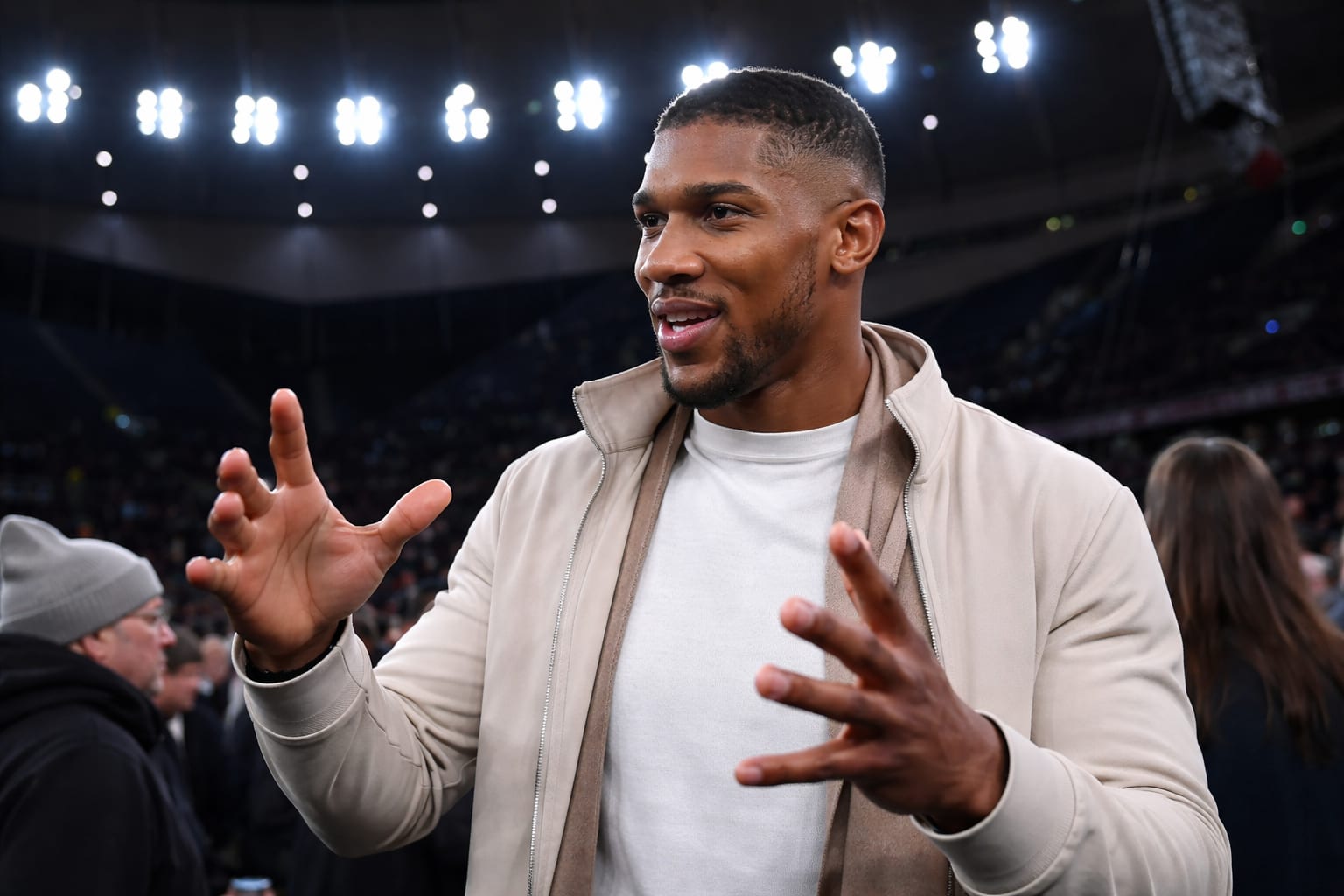 Anthony Joshua a ajuns la 30 de victorii după KO în runda a doua cu Kristian Prenga