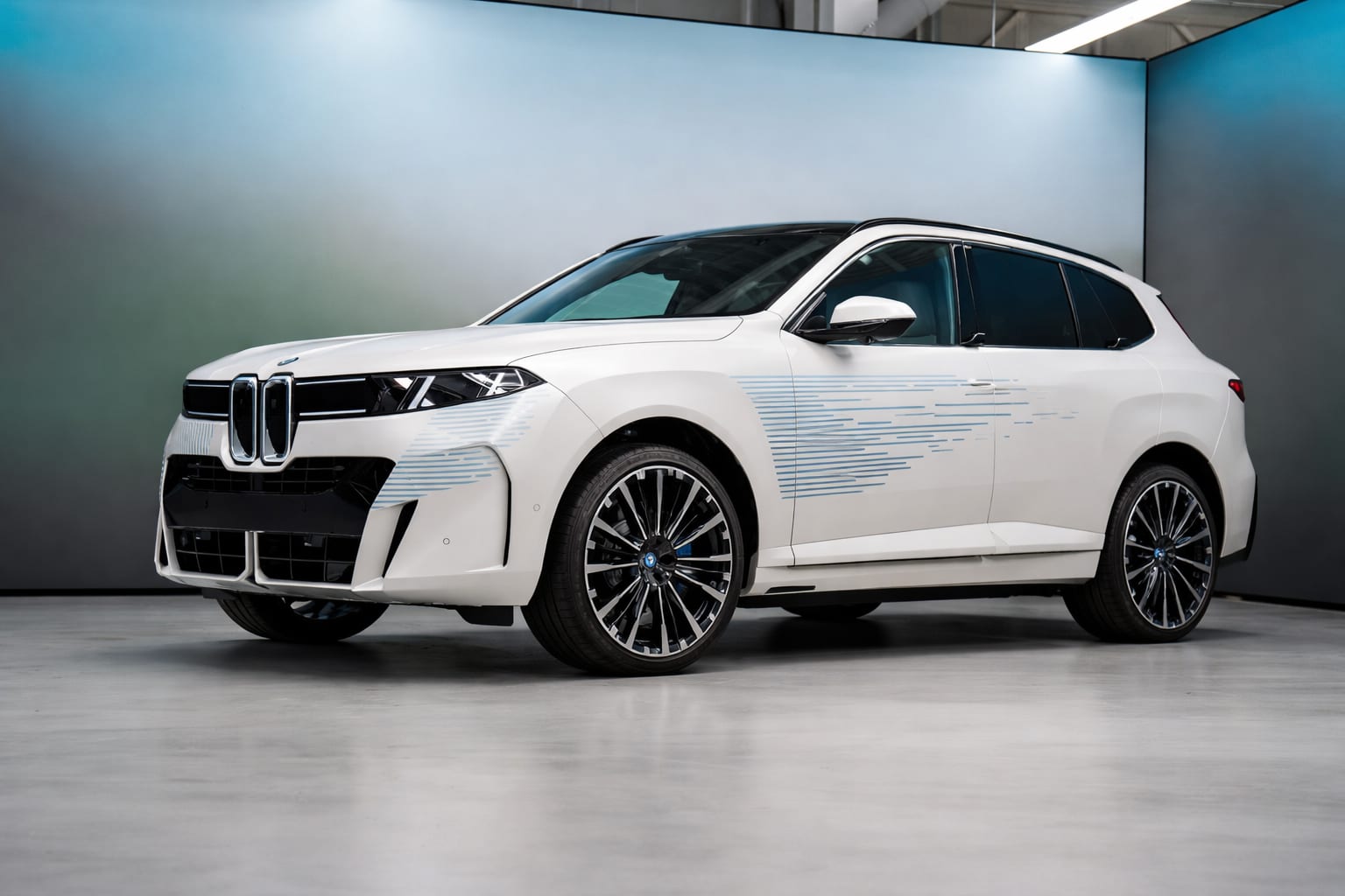 BMW lansează iX5 Hydrogen în 2028 cu autonomie WLTP de 750 km și alimentare în sub cinci minute
