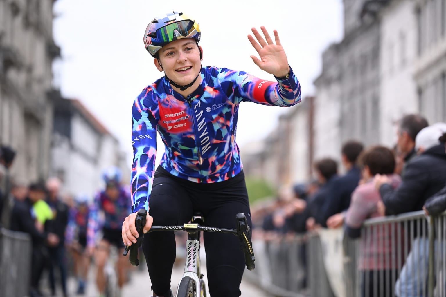 Ciclista Zoe Backstedt debutează în Turul Franței cu patru victorii la contratimp în palmares