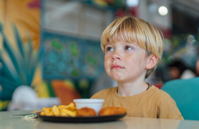 Cinci alimente populare pe care un cardiolog american recomandă să le limitezi la copii