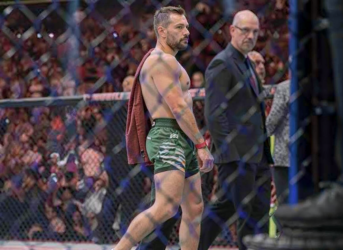 Conor McGregor a revenit în UFC pentru 69 de secunde și a pierdut prin TKO cu Max Holloway după o accidentare la genunchi