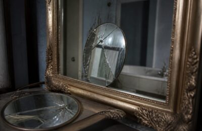 Cum ajung mesajele din copilărie să îți influențeze imaginea despre propriul corp