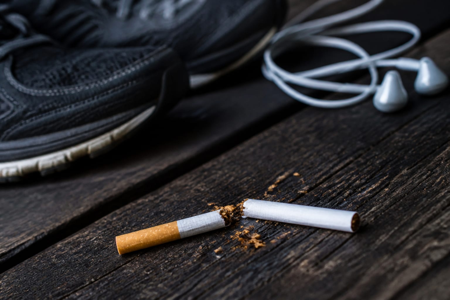 Exercițiile fizice regulate pot crește șansele de a renunța la fumat și pot salva aproximativ 14.000 de dolari pe an