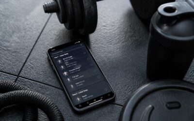 Planurile de fitness făcute de AI ajută la început, dar rămân sub antrenorii umani în studiile pe 5, 10 și 12 săptămâni
