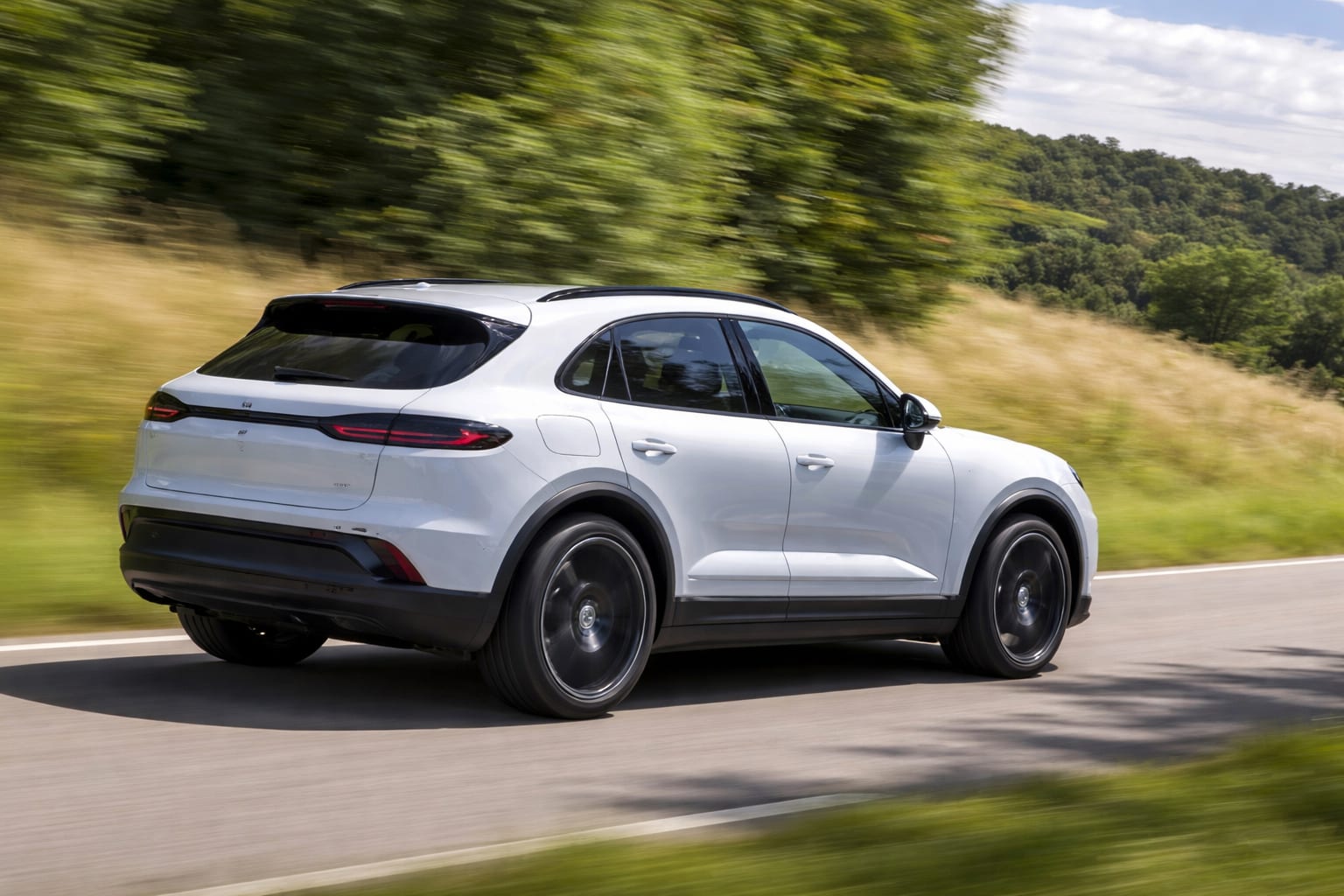 Noul pachet Advanced pentru Porsche Macan reduce costul opțiunilor cu până la 45%