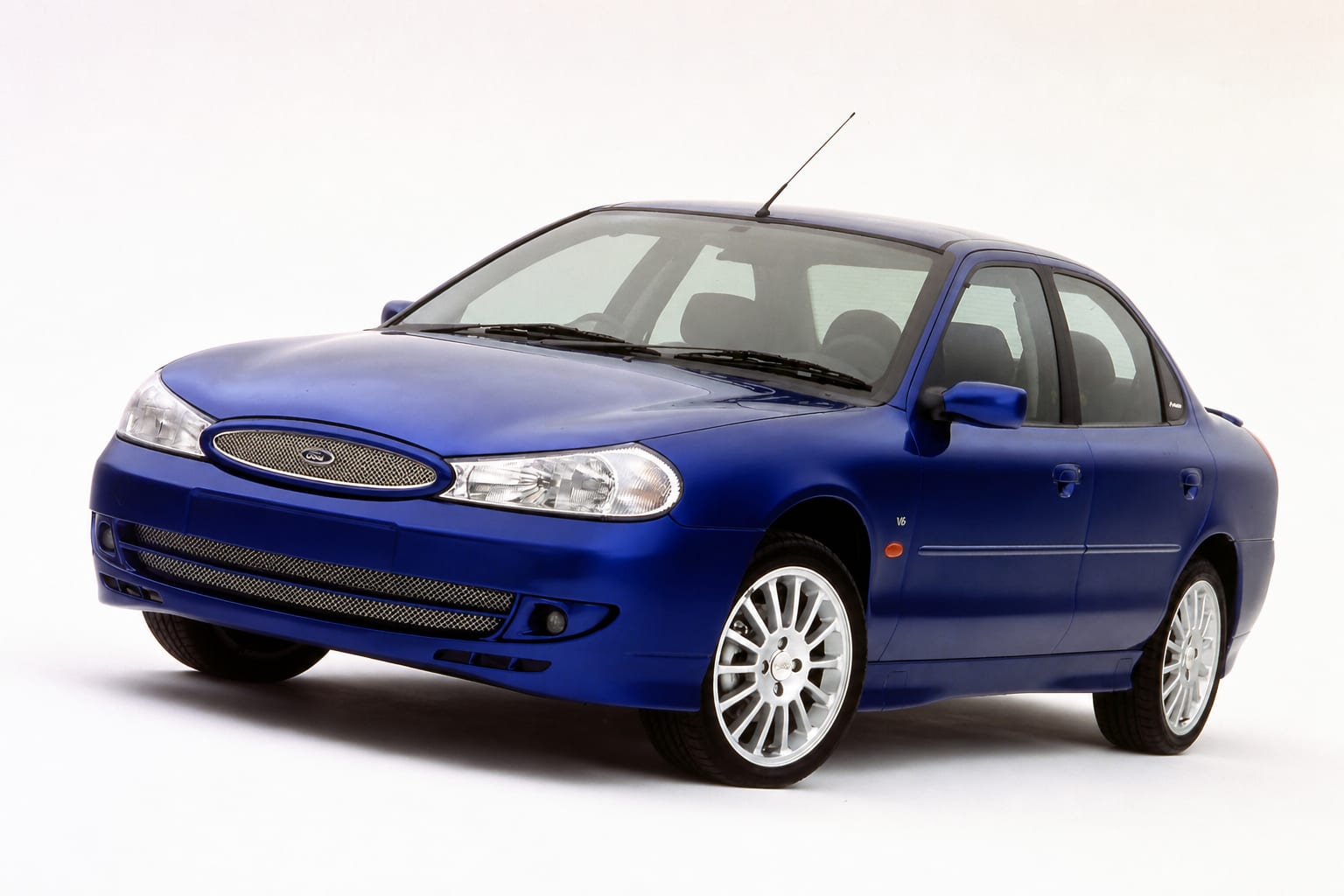 Ford Mondeo albastru