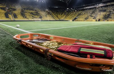 Borussia Dortmund anunță probleme circulatorii pentru Karetsas după prăbușirea din meciul cu Villarreal