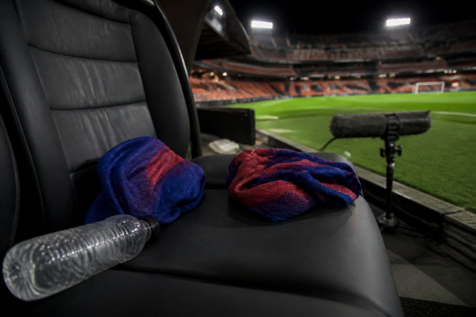 Echipament sportiv pe stadionul Mestalla