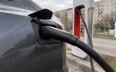 Tesla permite plecarea de urgență de la Supercharger cu cablul smuls din mașină
