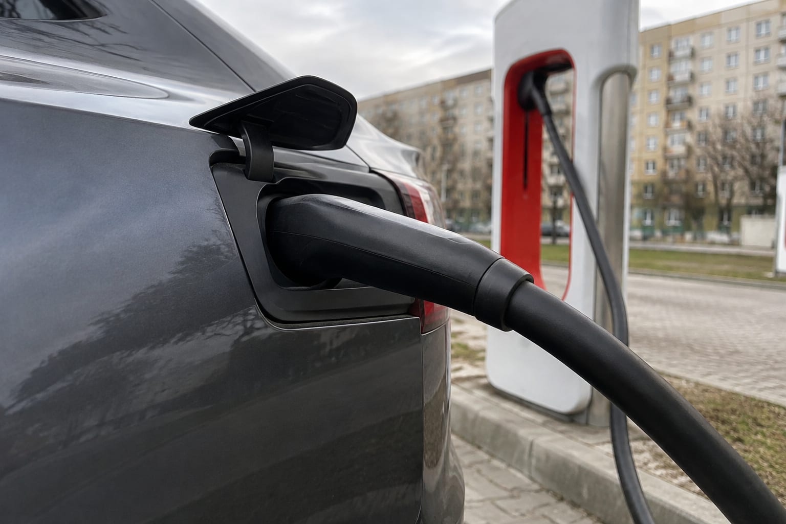 Alimentare la stație Tesla Supercharger