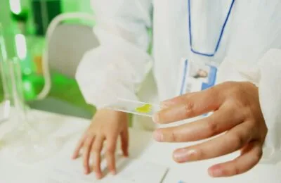 Copiii cu suspiciune de cancer pot primi rezultatul testului genetic în două-trei zile, arată un studiu