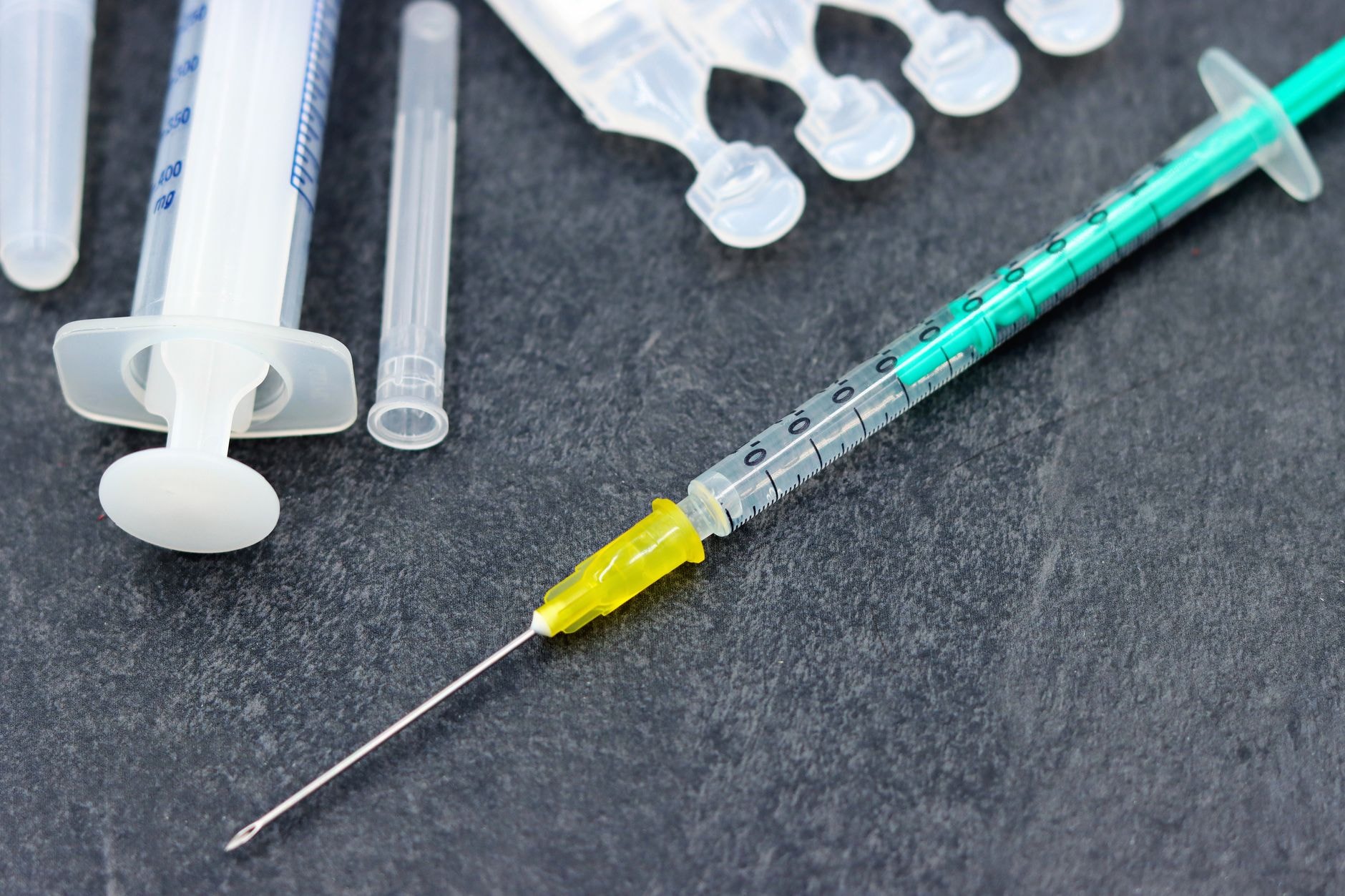 Seringi pentru vaccinare în farmacii